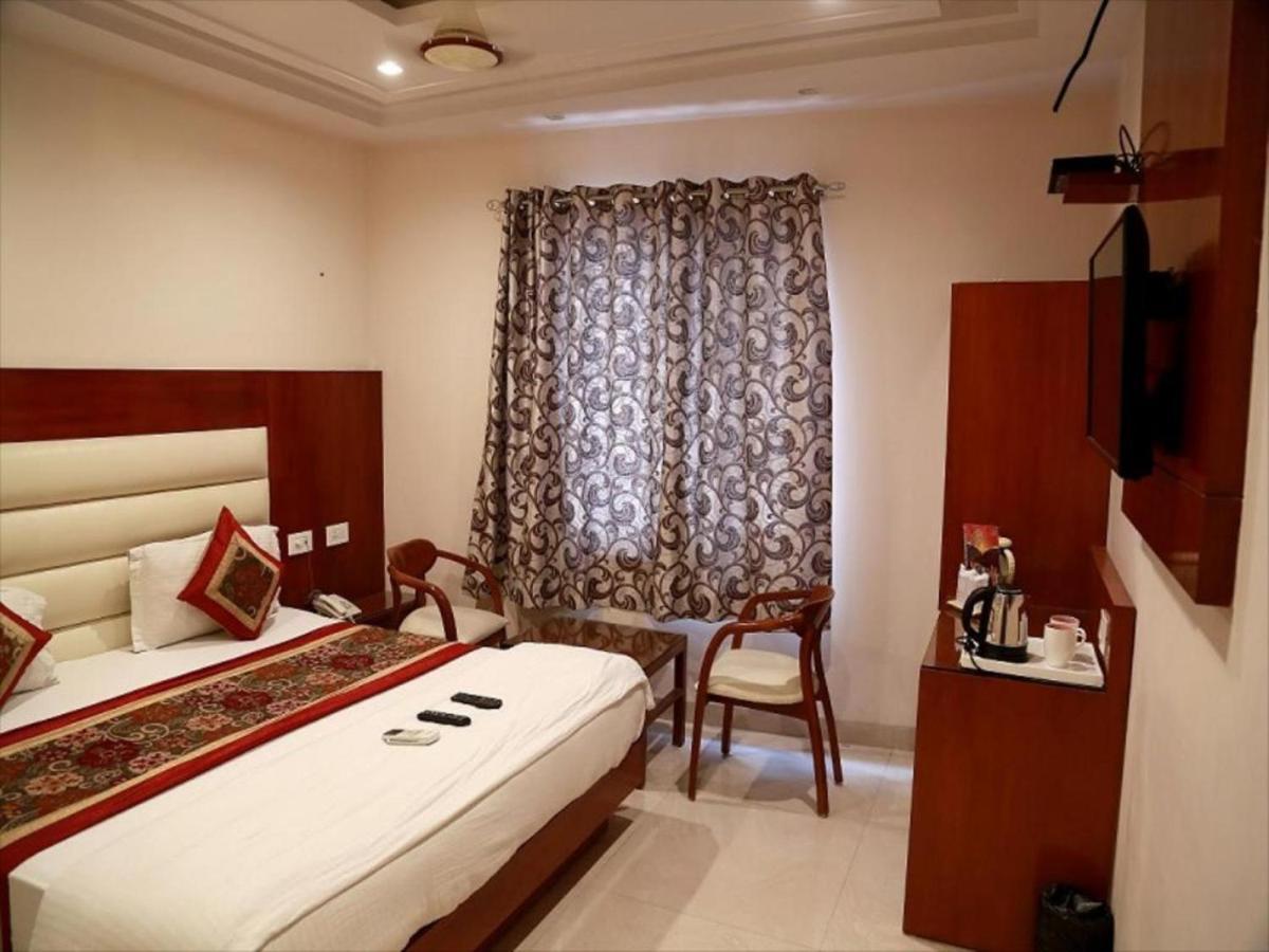 Hotel Aerotech Near Igi Airport Yeni Delhi Dış mekan fotoğraf